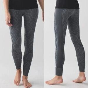 Lululemon Womens Size 6 Ebb to Street Dark Slate Snakeskin Ribbed Leggings Tight